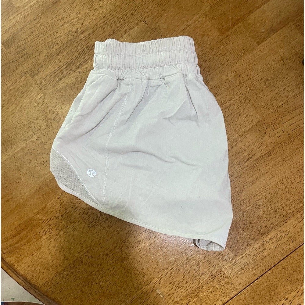 Lululemon Hotty hot short 2.5 in